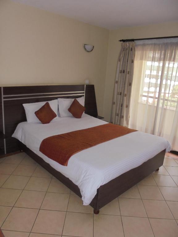 Postel nebo postele na pokoji v ubytování Nairobi Transit Hotel