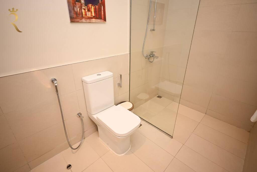 Kopalnica v nastanitvi Charming Rossa 1BR Getaway Yas Island