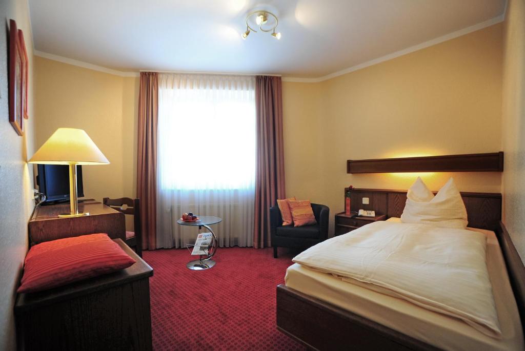 Hotel Pontivy - Single Room With Bathroom
