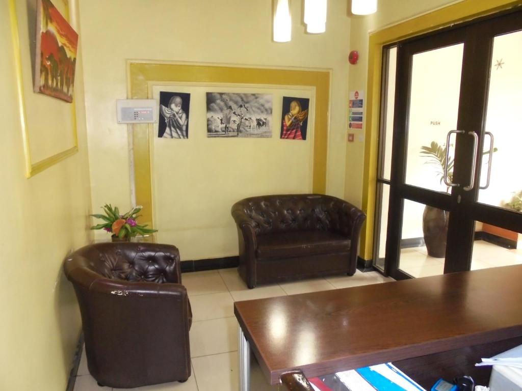 Posezení v ubytování Nairobi Transit Hotel