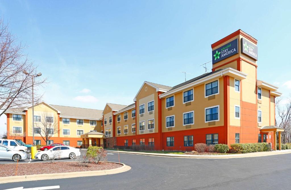 a hotel with cars parked in front of a building at Extended Stay America Suites - Pittsburgh - Monroeville in Monroeville