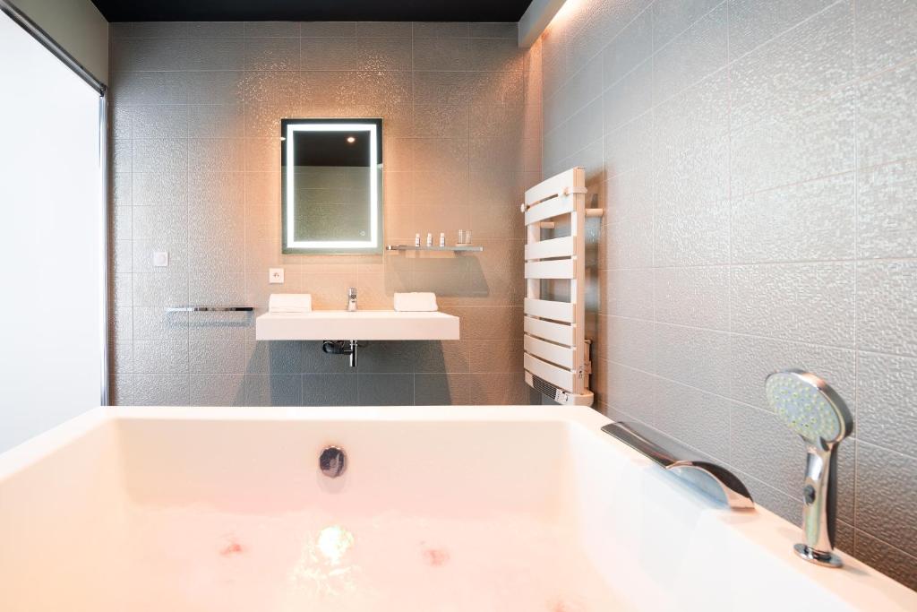 A coté de la place du pilori - Superior Apartment Mit Spa