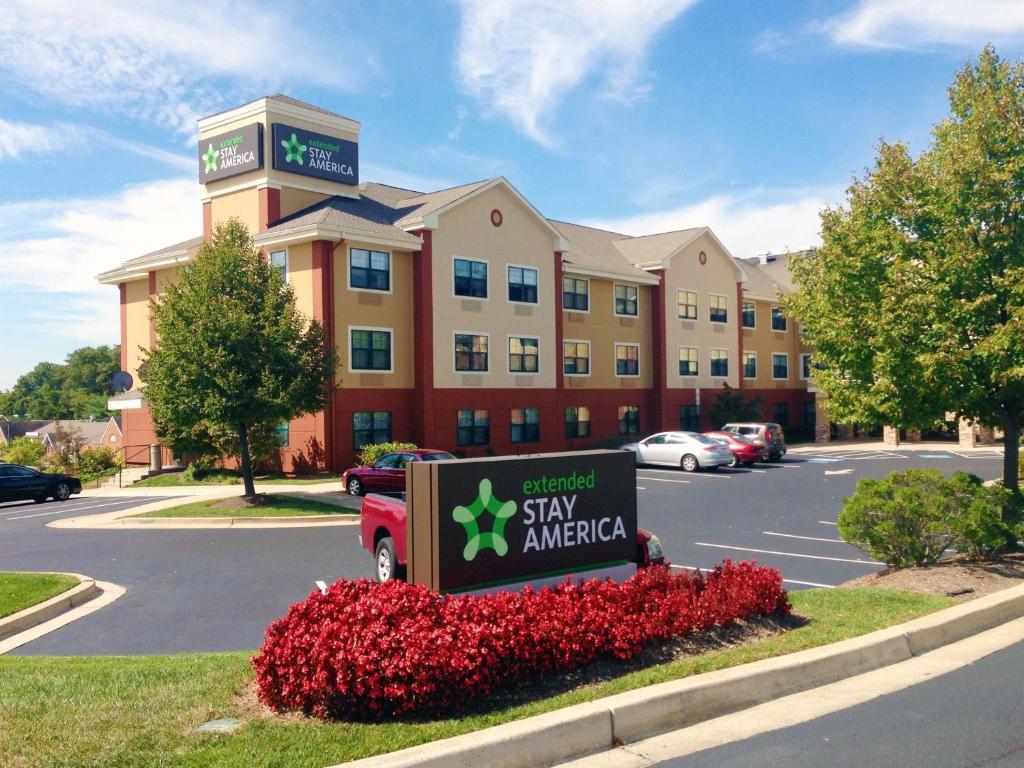 a hotel with a sign in front of a building at Extended Stay America Suites - Columbia - Laurel - Ft Meade in Jessup