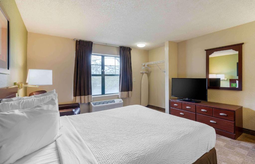 Extended Stay America Select Suites - Orlando - Maitland - 1760 Pembrook Dr - Queen Studio - Non-Smoking