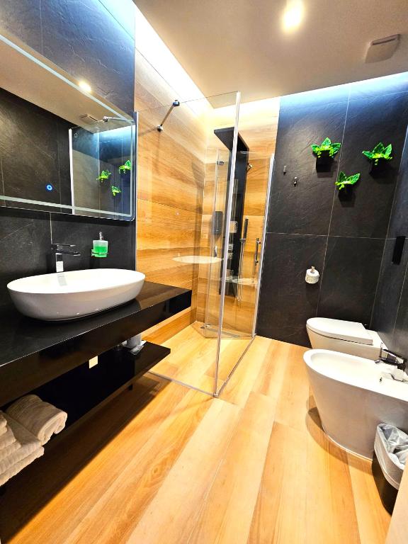 Koupelna v ubytování Trilogy Prestige - Central Premium Suites