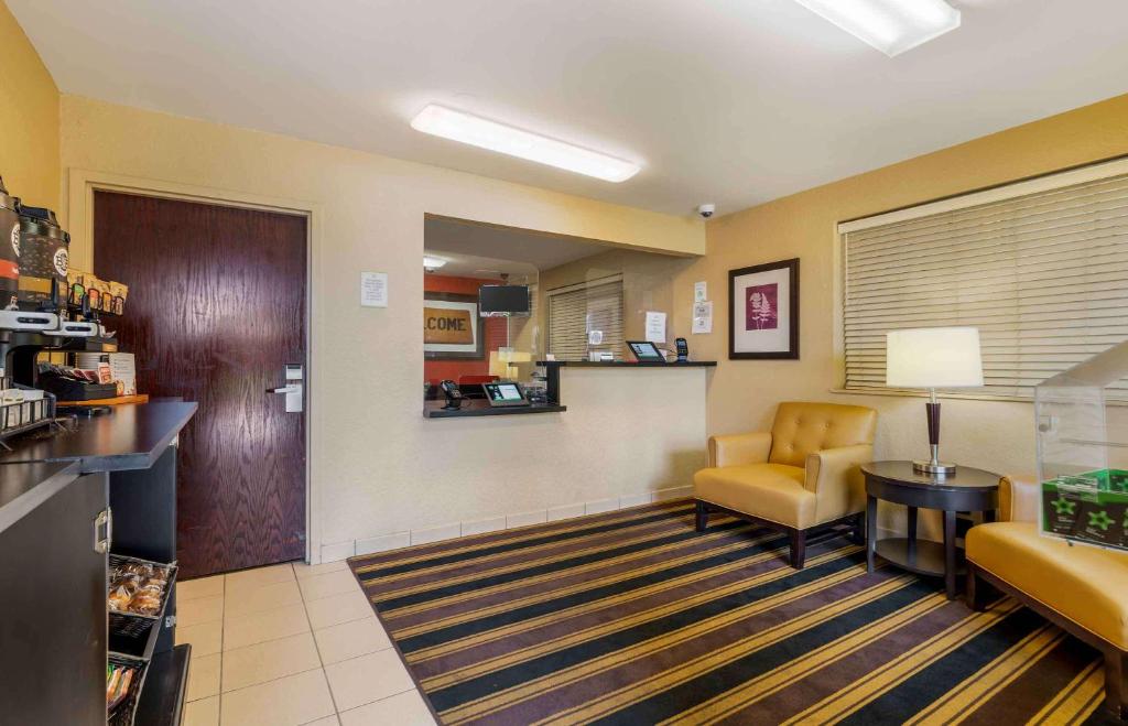 Kuchyň nebo kuchyňský kout v ubytování Extended Stay America Suites - Fort Lauderdale - Cypress Creek - Andrews Ave