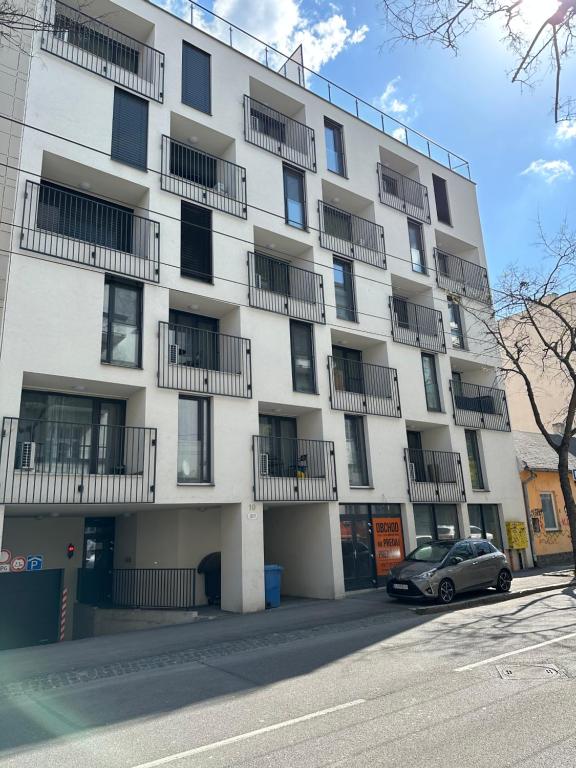 Budova, v ktorej sa apartmán nachádza