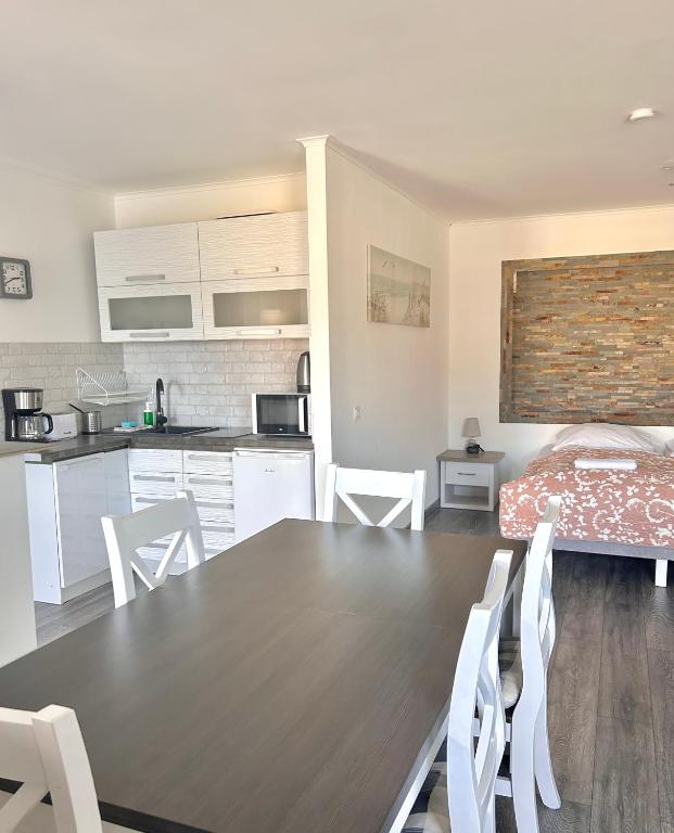 Kuchyň nebo kuchyňský kout v ubytování Apartamenty Nexo