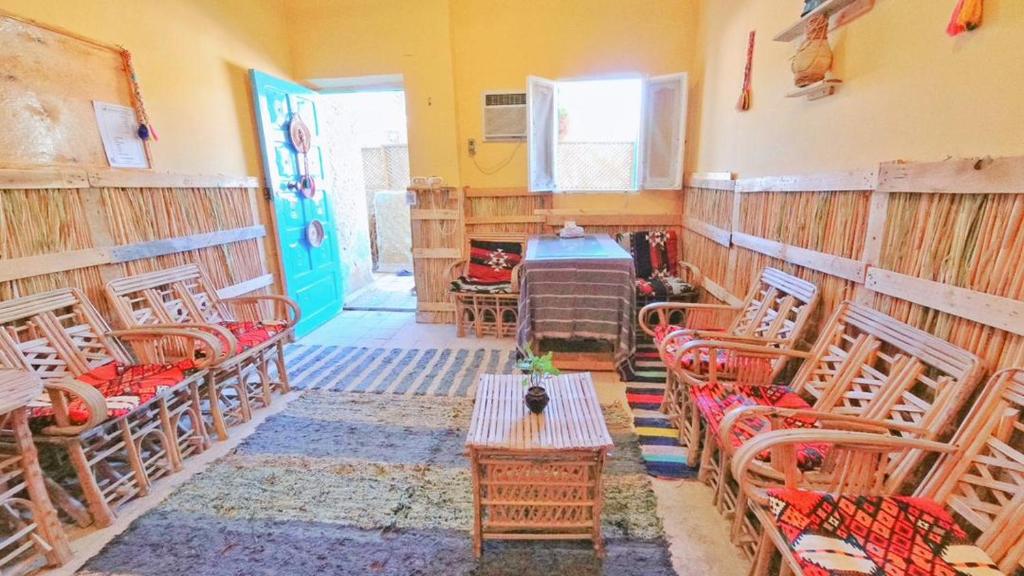 Posezení v ubytování هوستل أجبناخ إنشالي Hostel Agbenakh Inshaly