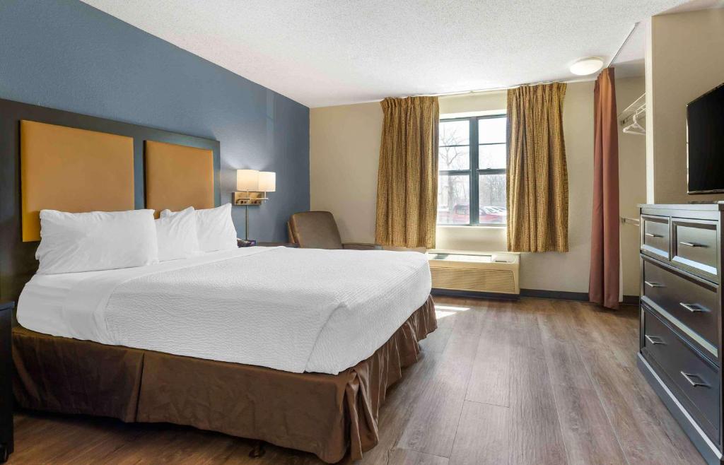 Postel nebo postele na pokoji v ubytování Extended Stay America Suites - Providence - Warwick