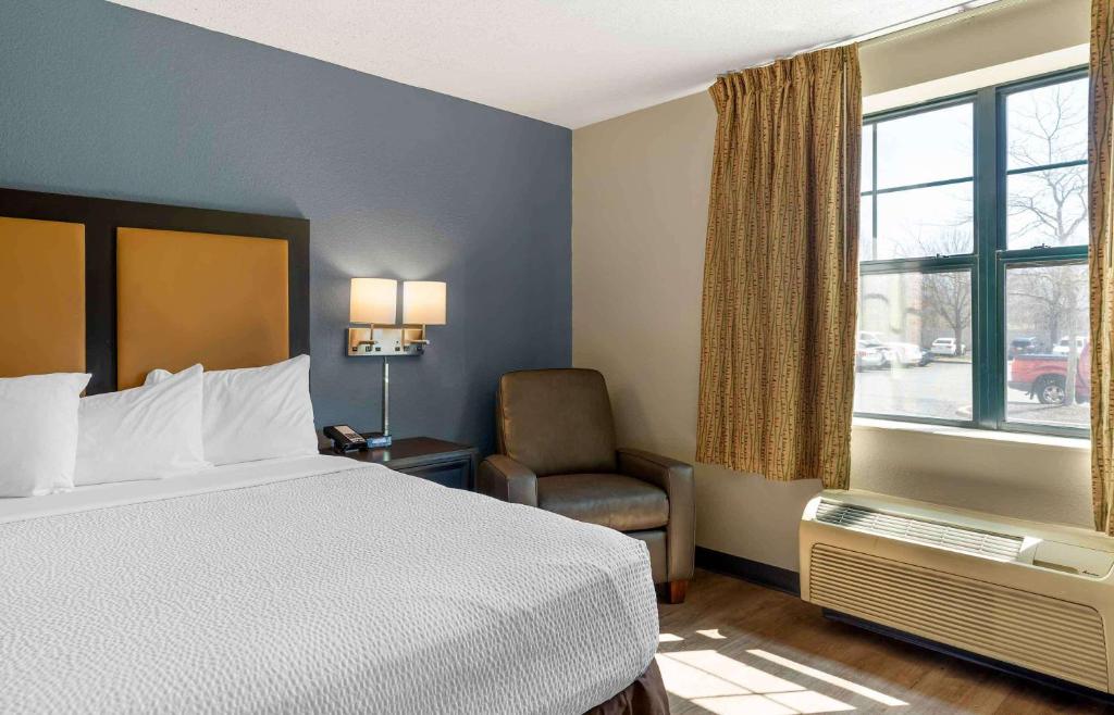 Postel nebo postele na pokoji v ubytování Extended Stay America Suites - Providence - Warwick