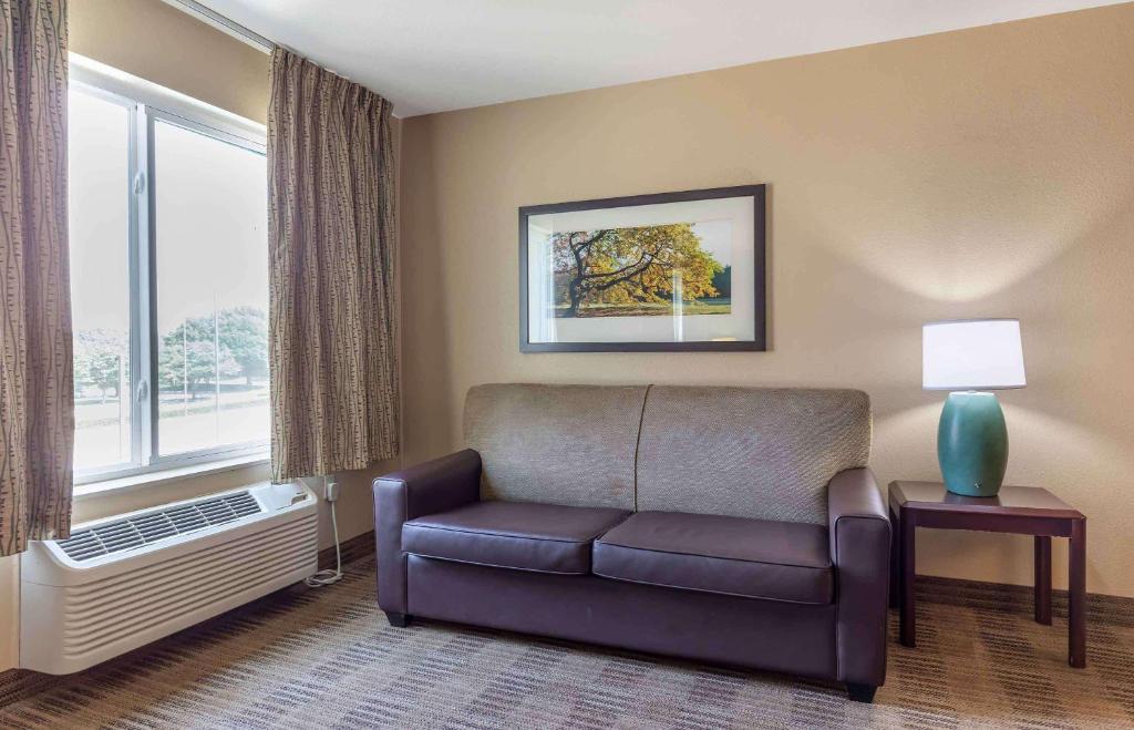 Posezení v ubytování Extended Stay America Suites - Providence - Warwick
