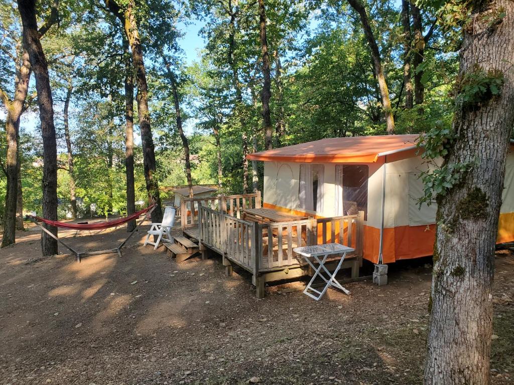 Fotografie z fotogalerie ubytování camping nature le Valenty mobil-home-Dordogne panoramique clim piscine v destinaci Soturac