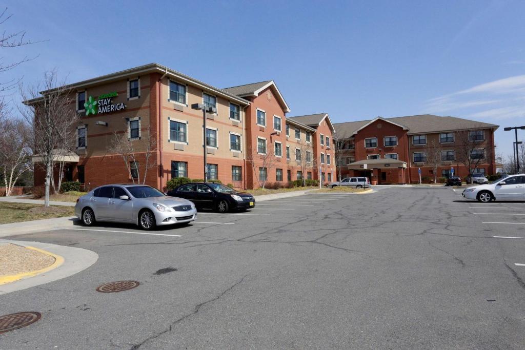 a parking lot with cars parked in front of a building at Extended Stay America Suites - Washington, DC - Herndon - Dulles in Herndon