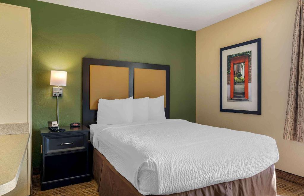 Extended Stay America Suites - Chicago - Gurnee - Queen Studio - Non-Smoking