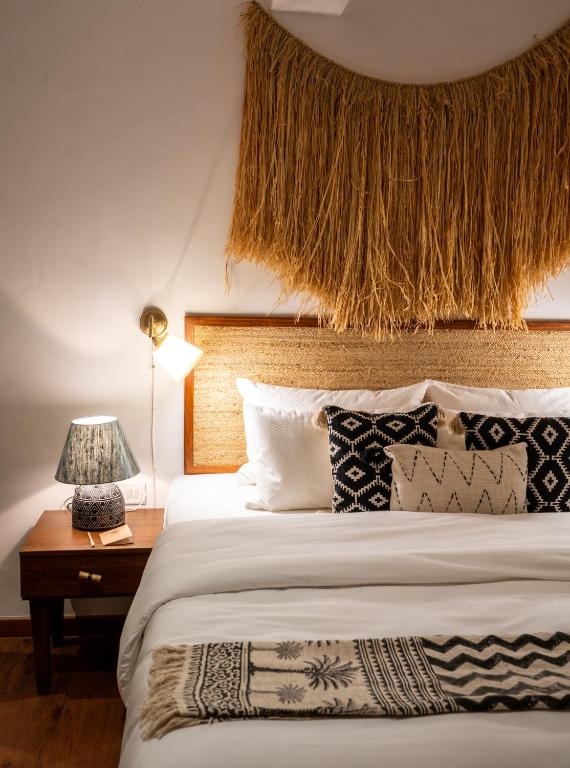 Postel nebo postele na pokoji v ubytování Kaia Oceanfront Goa