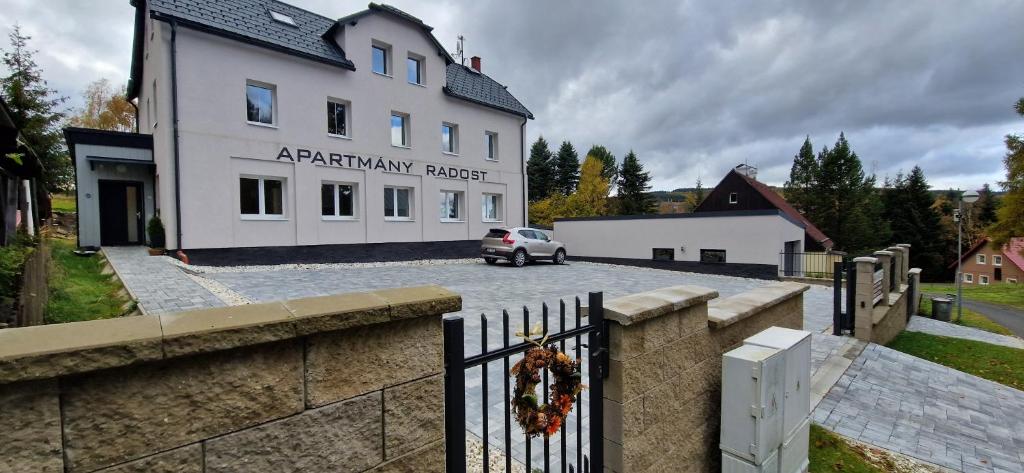 Budova, kde se apartmán nachází