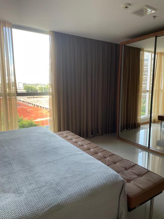 Postel nebo postele na pokoji v ubytování Jade Hotel condomínio suite flat Particular