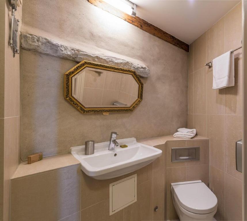 Koupelna v ubytování CRU Hotel