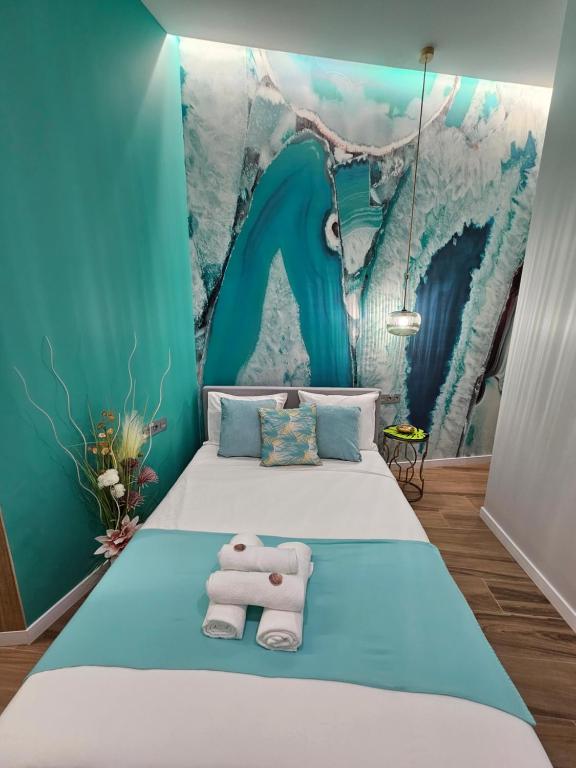 a room with a bed with a blue wall at Lounge garden sea mint fresh in Valencia
