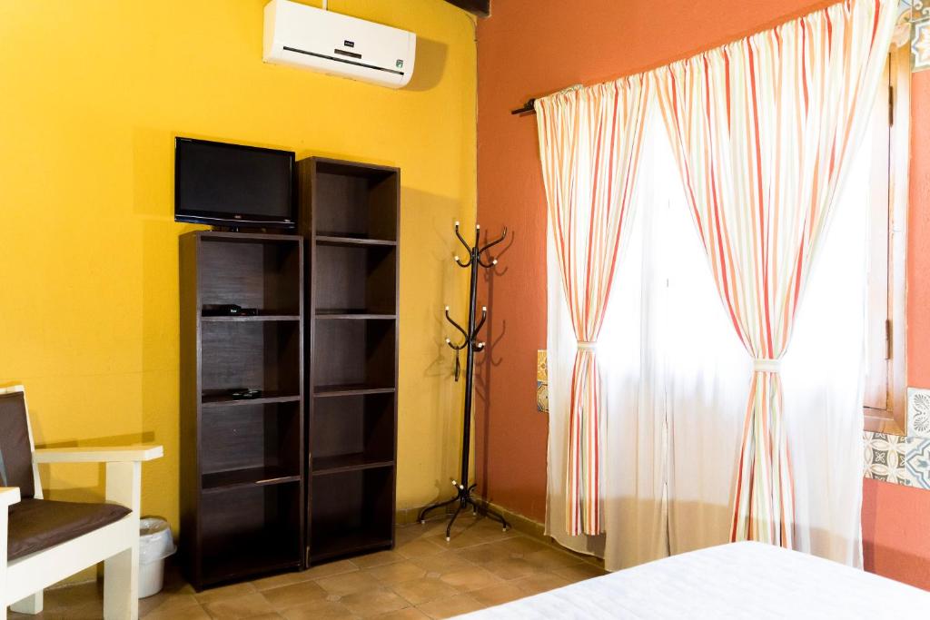 TV a/nebo společenská místnost v ubytování Nomada Hostel
