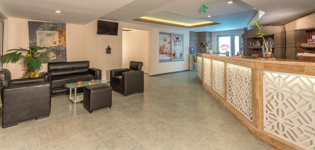 TV a/nebo společenská místnost v ubytování Villa Side Hotel