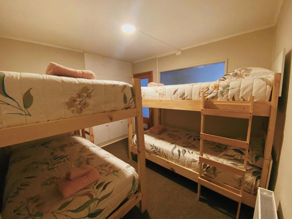 Postel nebo postele na pokoji v ubytování Indomito Sur Hostel