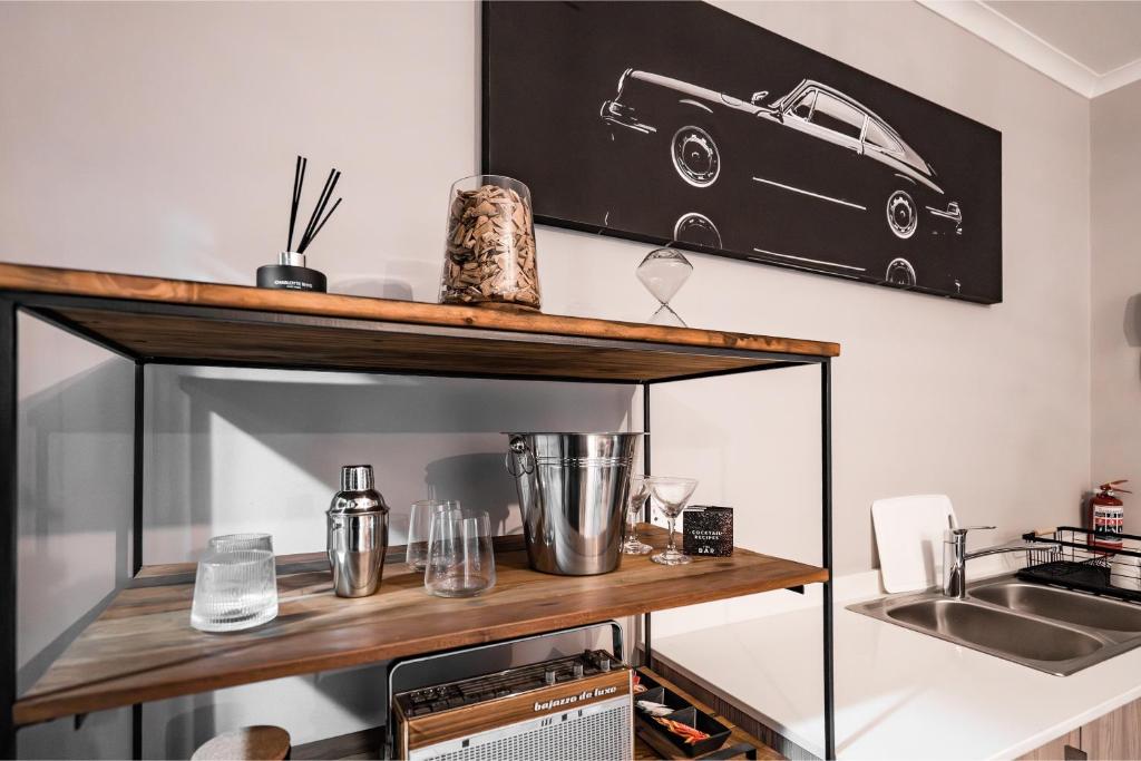 Kuchyň nebo kuchyňský kout v ubytování Midrand Classy & Eclectic 1-Bed w/Throwback Vibes