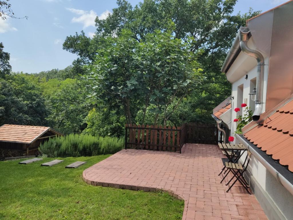 Ogród w obiekcie Kosbor Vendégház
