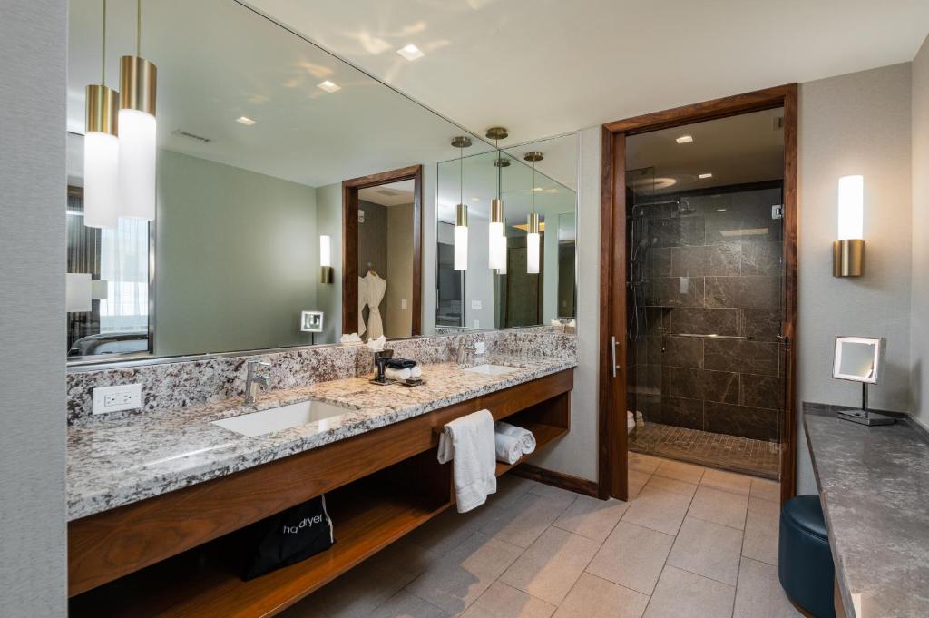 Drey Hotel - Deluxe Queen Room