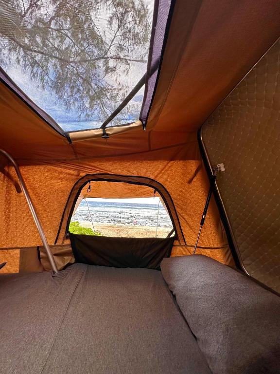 Fotografie z fotogalerie ubytování Embark on a journey through Maui with Aloha Glamp's jeep and rooftop tent allows you to discover diverse campgrounds, unveiling the island's beauty from unique perspectives each day v destinaci Haiku