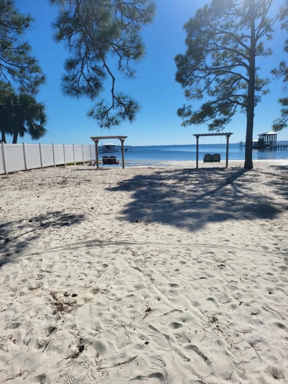 Historic GWALTNEY HOUSECottage at St Andrew's Bay, Panama City Updated 2024 Prices