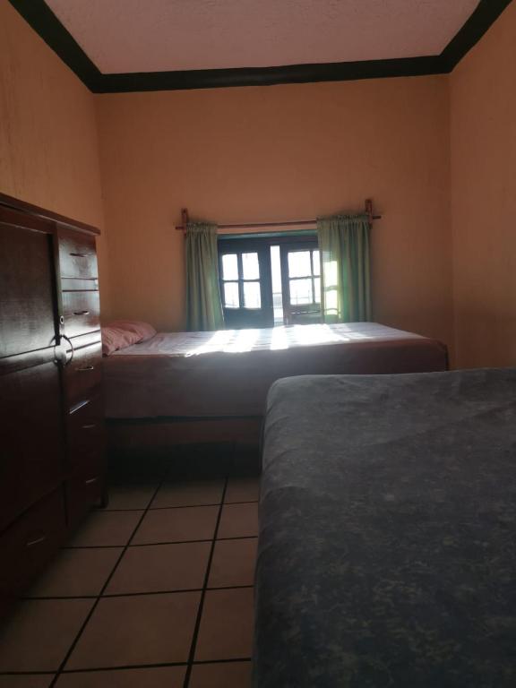 Postel nebo postele na pokoji v ubytování Hostal Guadalajara