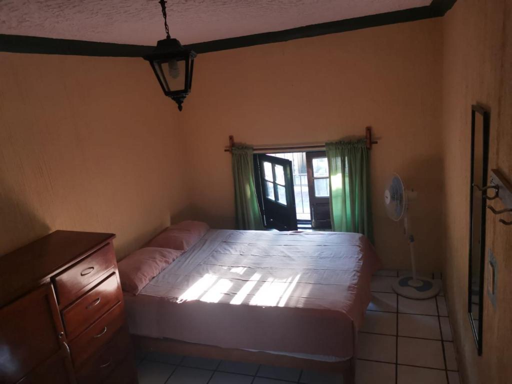 Postel nebo postele na pokoji v ubytování Hostal Guadalajara