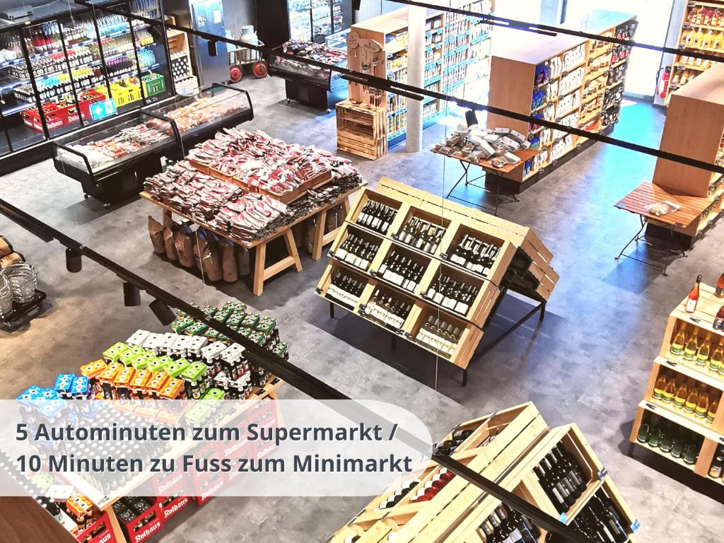 Supermarket nebo jiné obchody v  apartmánu nebo okolí