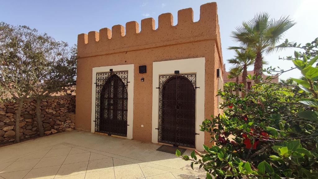 a building with two gates and a fence at Riad Al Afrah in Id Chahadene