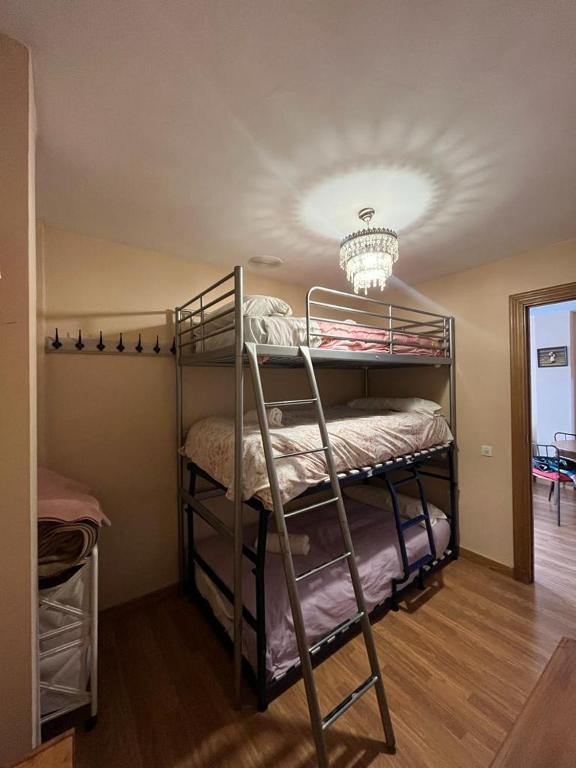 Posteľ alebo postele v izbe v ubytovaní MULEYHACEN CON VISTAS Y GARAJE