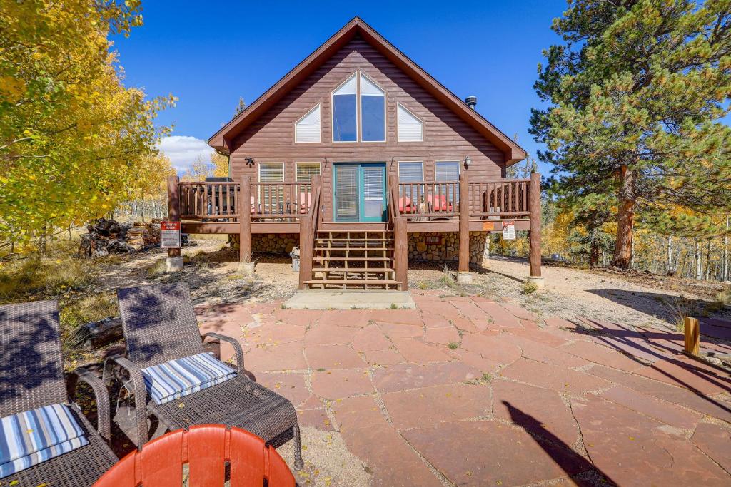 Beautiful Jefferson Cabin Fire Pit, Grill, Views!, Bordenville