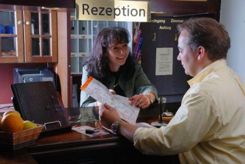 Hotel am Wilhelmsplatz - Resim 11