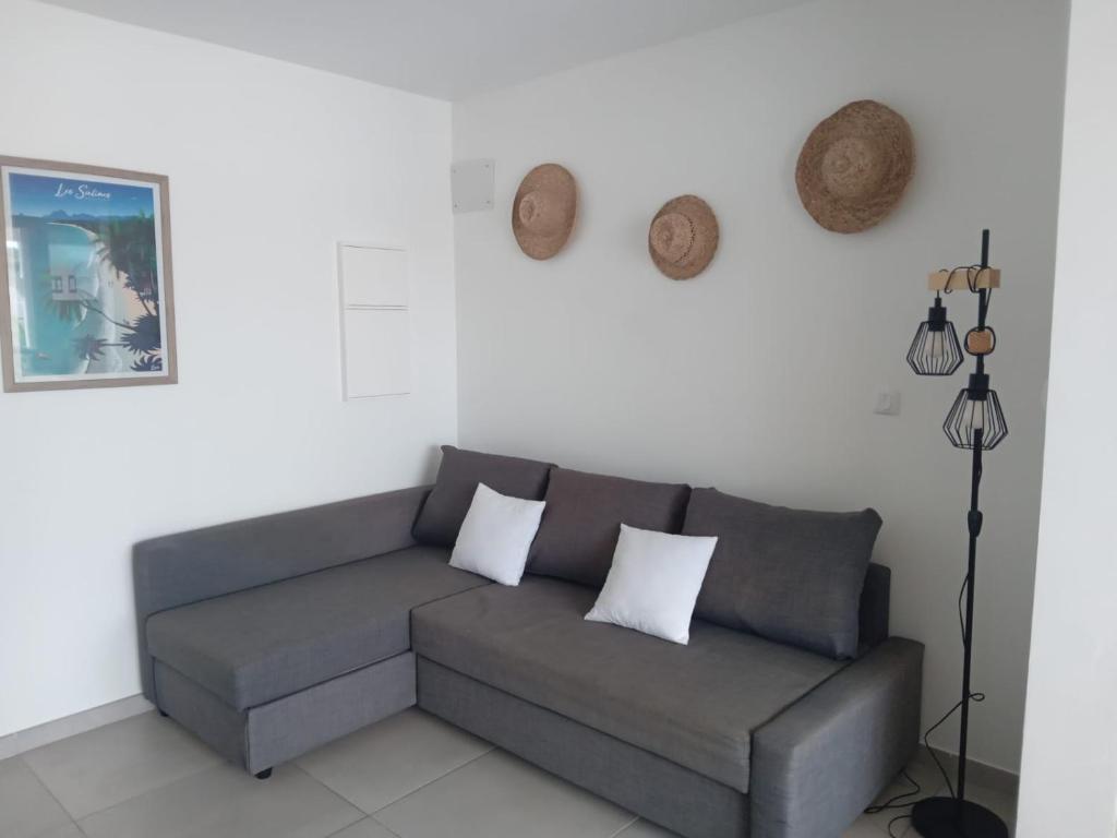 Posezení v ubytování Appartement neuf a 150 metres de la mer wifi