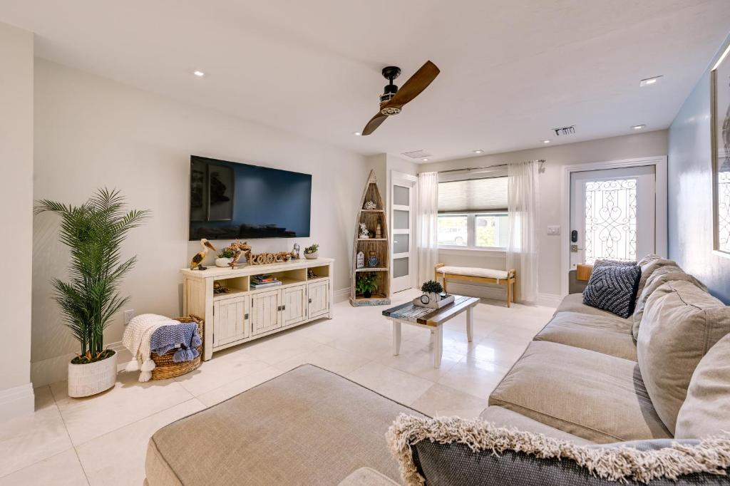 Updated Naples Retreat with Private Pool and Patio!, Naples (updated