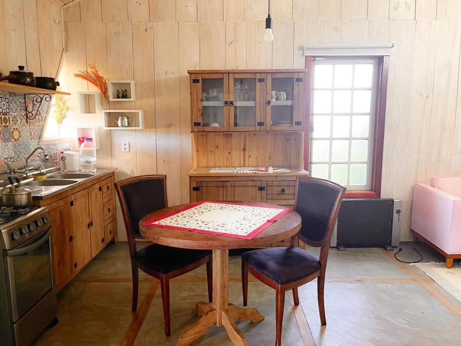 Una cocina o zona de cocina en Casa no sítio