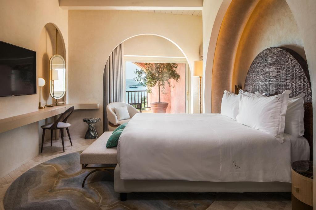 Postel nebo postele na pokoji v ubytování Hotel Cala di Volpe, a Luxury Collection Hotel, Costa Smeralda