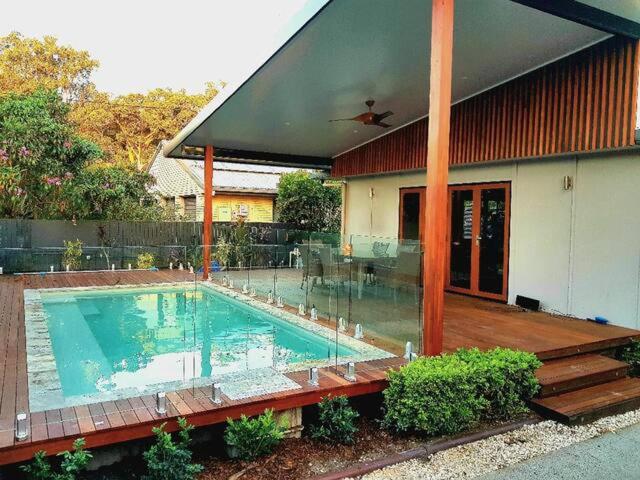 Poolen vid eller i närheten av Beach House on Jones Parade, Central Coolum Beach