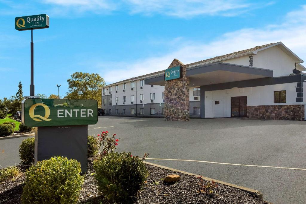 a hotel with a sign in front of a building at Quality Inn Hall of Fame in Canton