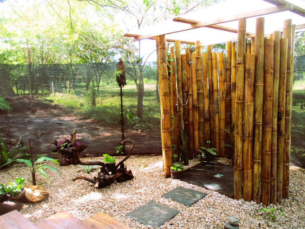 Zahrada ubytování Cabinas de Lou Eco Lodge TAMARINDO