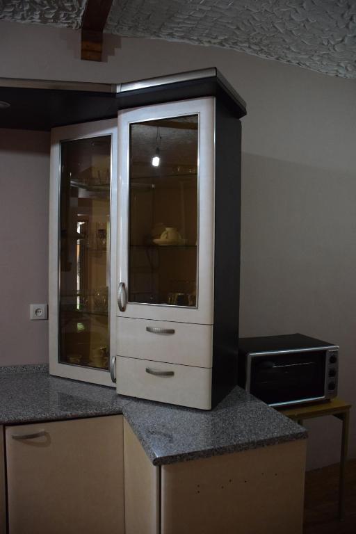 Kuchyň nebo kuchyňský kout v ubytování Crossway Tbilisi Hotel