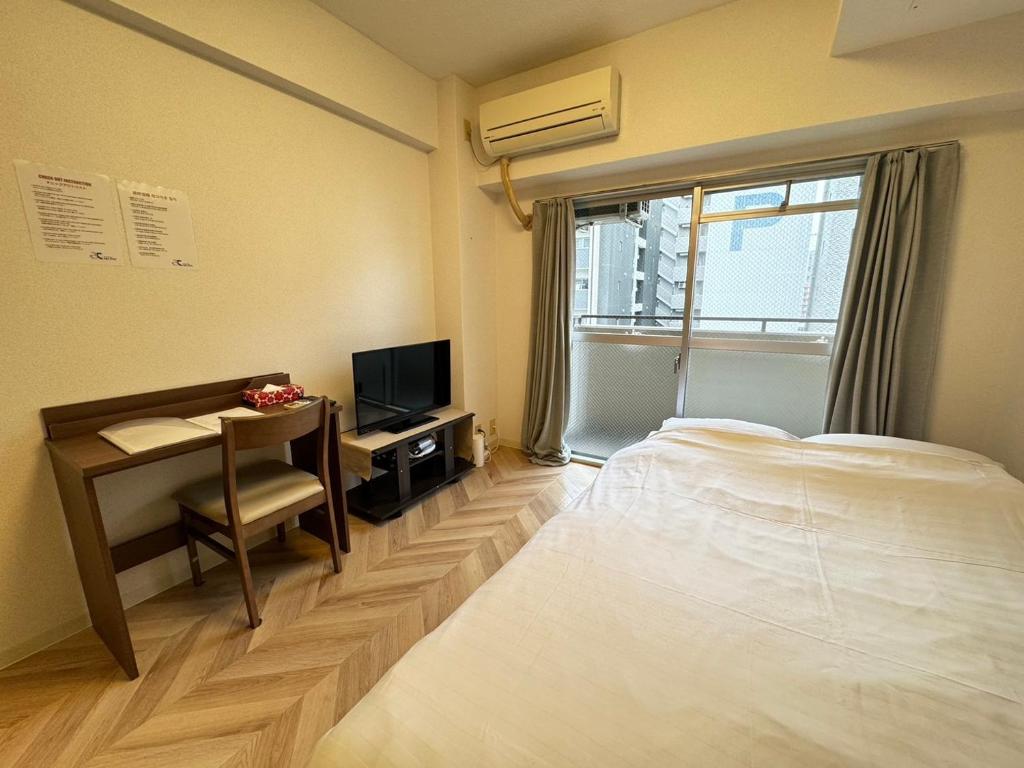 Giường trong phòng chung tại A&C STAY Shin Osaka Higashiguchi 82