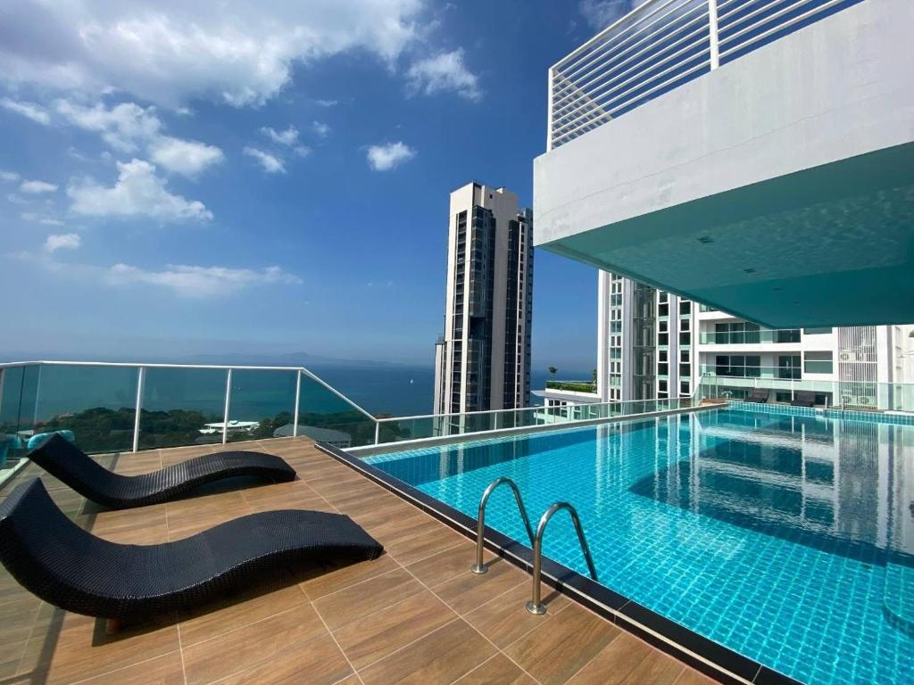 a swimming pool on the roof of a building at The View Cosy Beach By Pattaya Sunny Rentals in Pattaya South