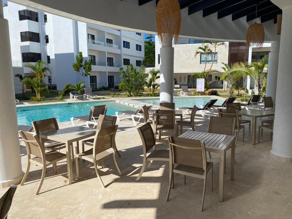 Bazén v ubytování Beachfront penthouse - Amar'e Aparthotel & Spa nebo v jeho okolí